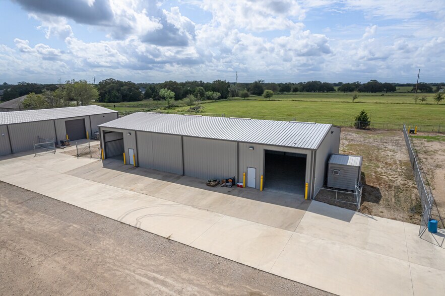 7502 E State Highway 21, Bryan, TX à louer - Photo principale - Image 1 de 6