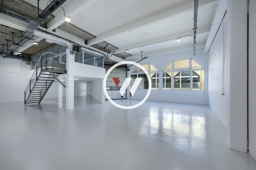 Flex in Aubervilliers for lease - Interior Photo - Image 2 of 7
