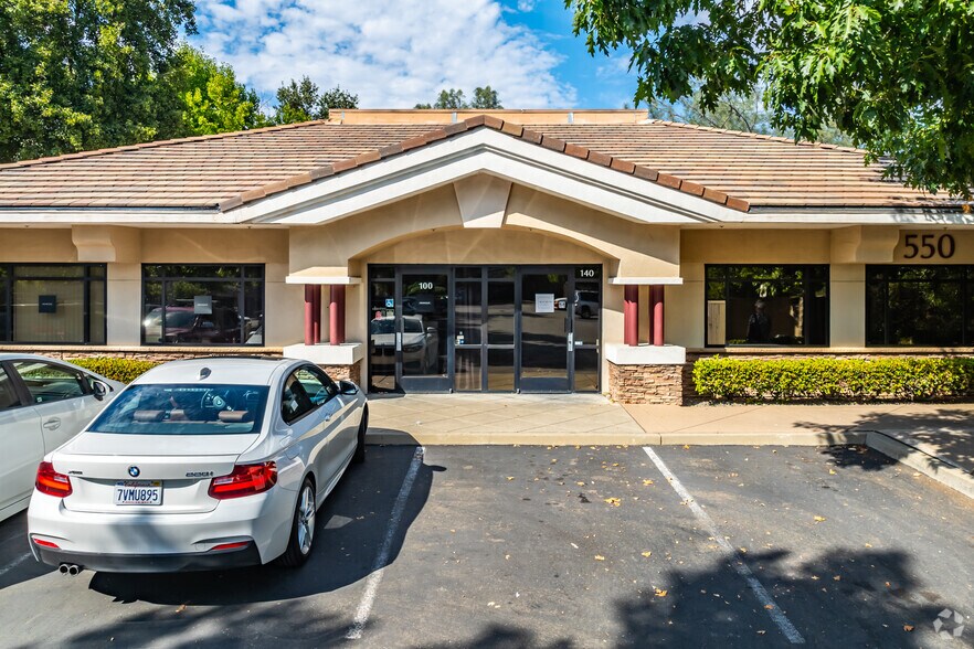 550 Plaza Dr, Folsom, CA à louer - Photo du bâtiment - Image 2 de 7