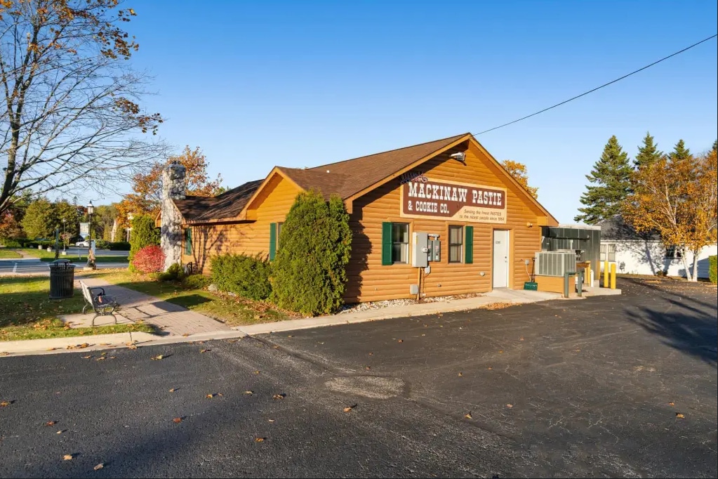 117 W Jamet St, Mackinaw City, MI for lease Primary Photo- Image 1 of 14