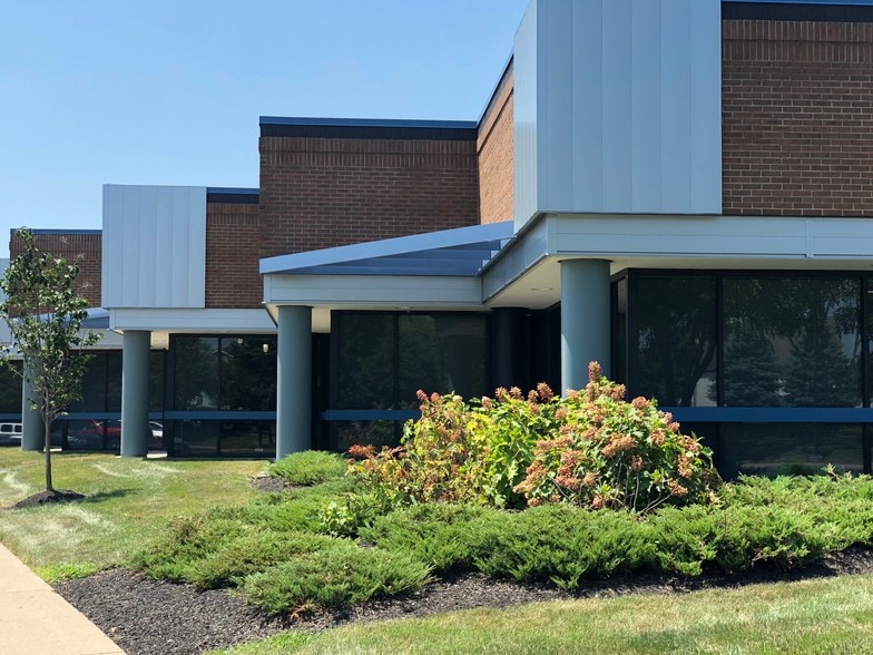 4960-5000 Blazer Pky, Dublin, OH for sale - Building Photo - Image 3 of 4