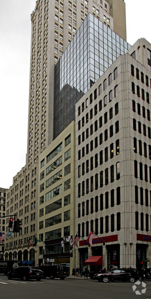 590 Fifth Ave, New York, NY for lease - Building Photo - Image 1 of 11