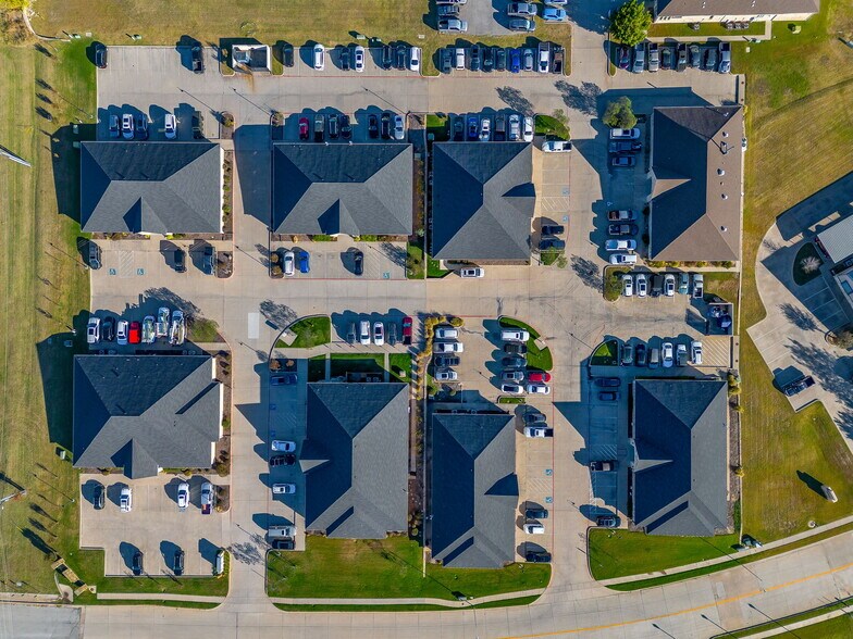 949 Hilltop Dr, Weatherford, TX à louer - Photo du bâtiment - Image 3 de 22