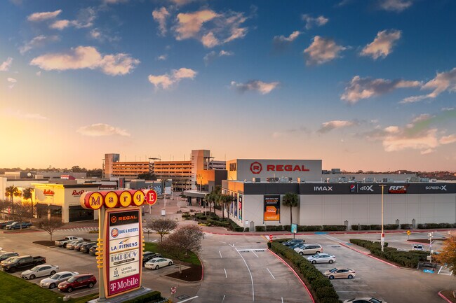 Plus de détails pour 7600-7680 Katy Fwy, Houston, TX - Commerce de détail à louer