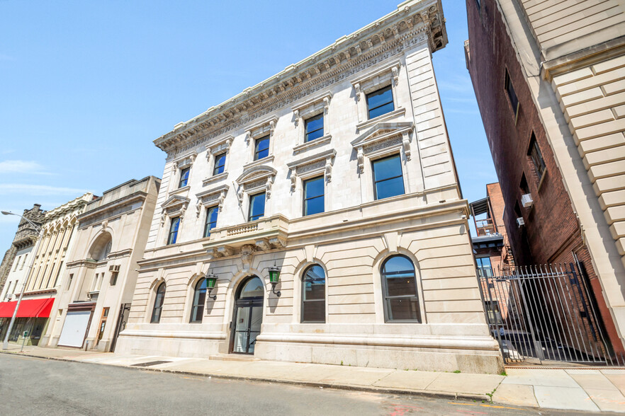 111 Washington St, Paterson, NJ for lease - Building Photo - Image 2 of 35