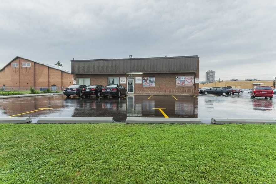 40 Beverly Hills Dr, Toronto, ON for sale - Building Photo - Image 3 of 11