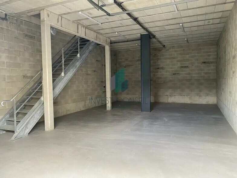 Local d'activités dans Cormeilles-en-Parisis à vendre - Photo du bâtiment - Image 2 de 7