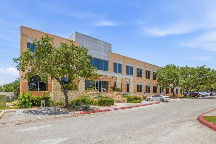 300 E Sonterra Blvd, San Antonio, TX for lease - Building Photo - Image 1 of 7
