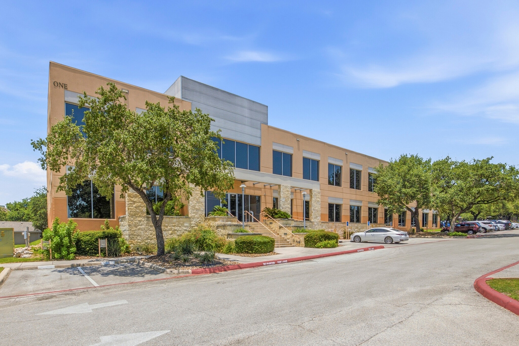 300 E Sonterra Blvd, San Antonio, TX for lease Building Photo- Image 1 of 8