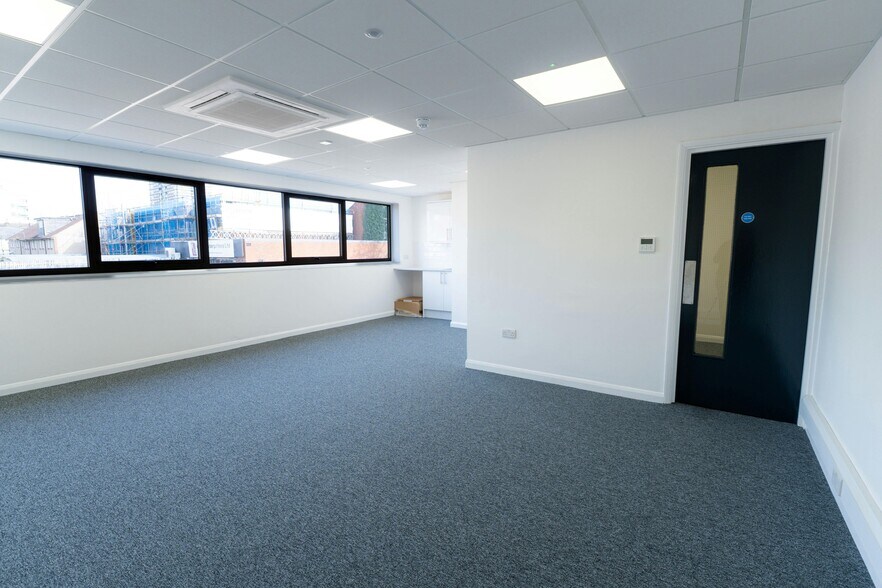 77-81 Sumner Rd, Croydon à louer - Photo du bâtiment - Image 3 de 9