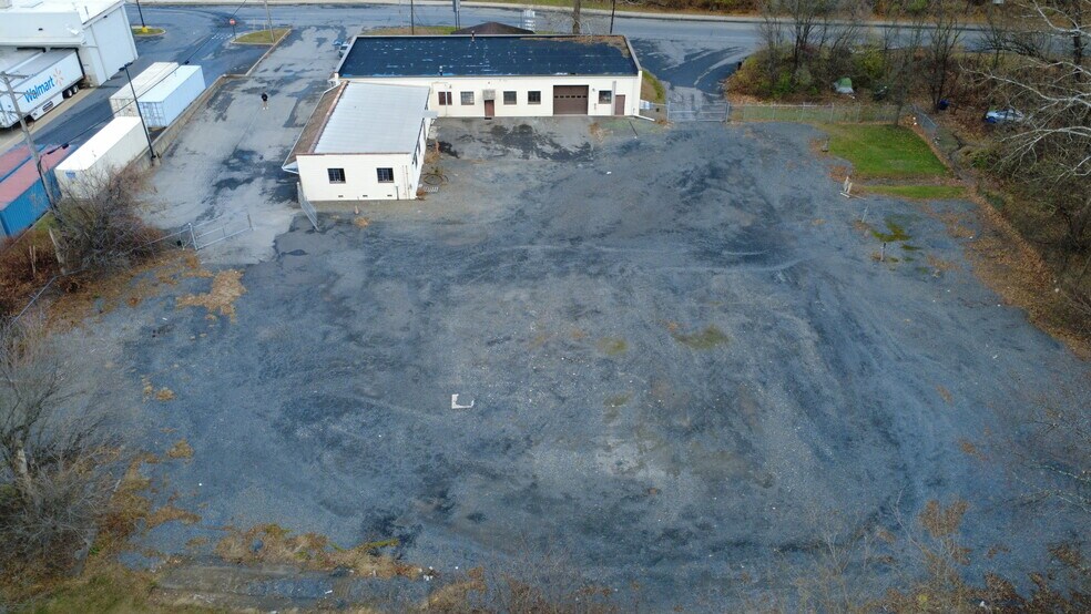 359 Lincoln Ave, East Stroudsburg, PA for lease - Building Photo - Image 2 of 6