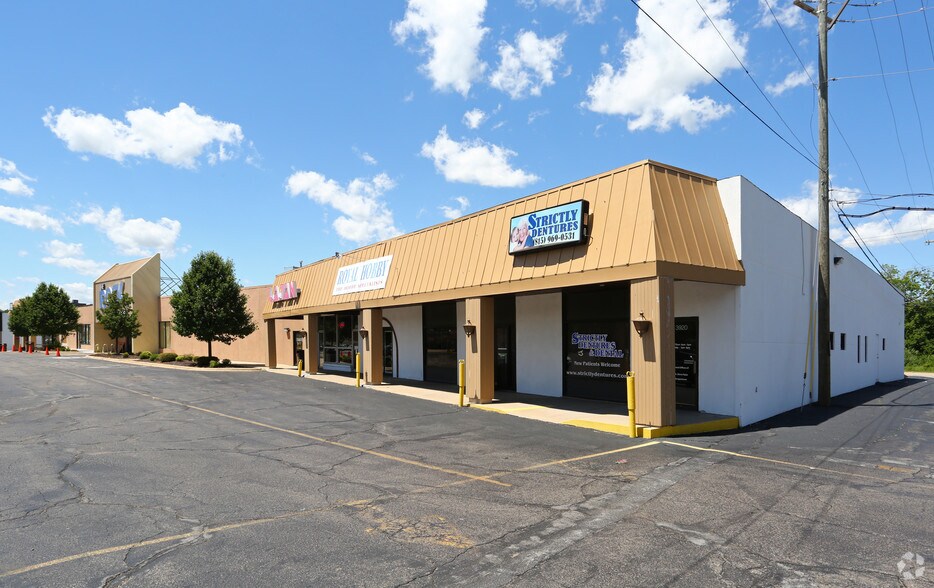 3800 E State St, Rockford, IL for sale - Building Photo - Image 3 of 8