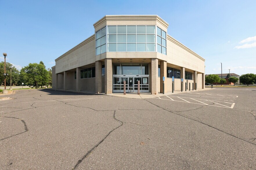 600 County Road 10 NE, Blaine, MN à louer - Photo du bâtiment - Image 2 de 22