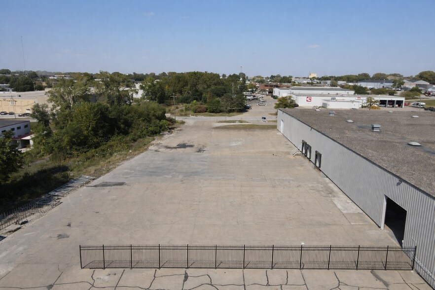 1675 NE 51st Ave, Des Moines, IA à louer - Photo du bâtiment - Image 2 de 6