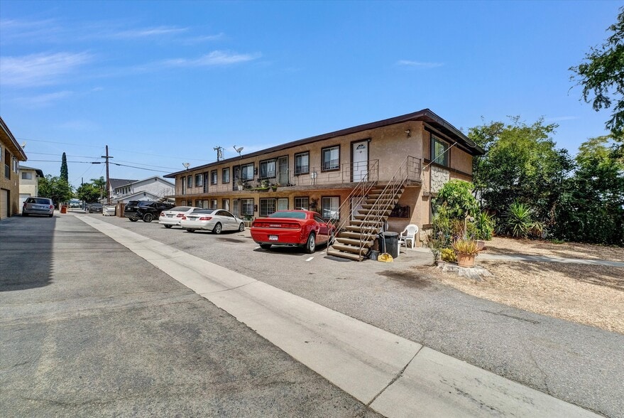 712 E Howard St, Corona, CA for sale - Building Photo - Image 3 of 10