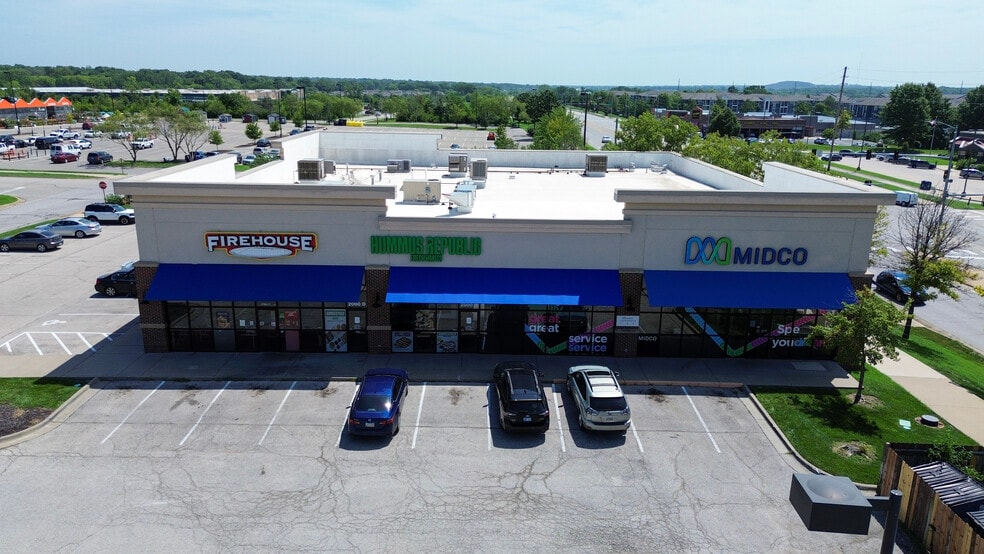 1910-2040 W 31st St, Lawrence, KS for lease - Building Photo - Image 3 of 15