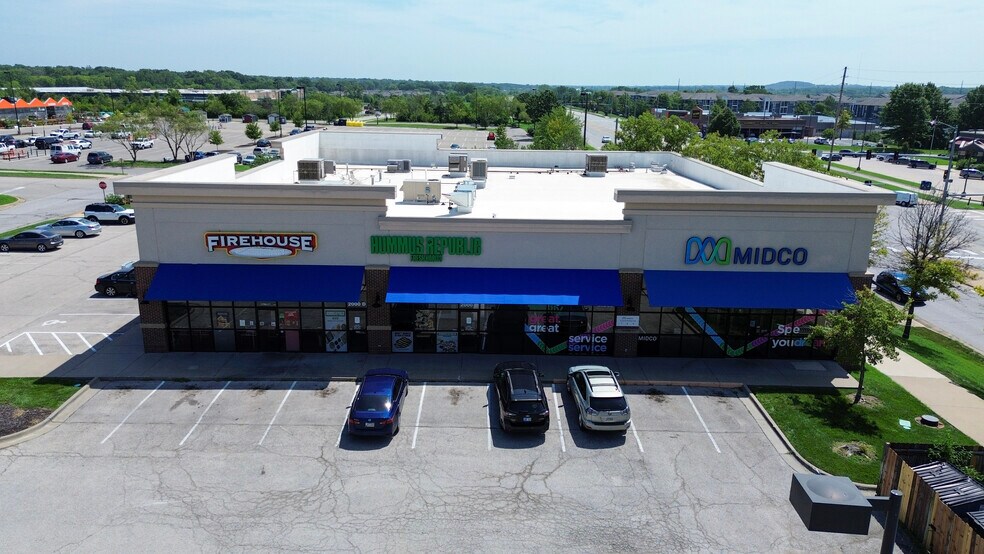 1910-2040 W 31st St, Lawrence, KS à louer - Photo du bâtiment - Image 2 de 14