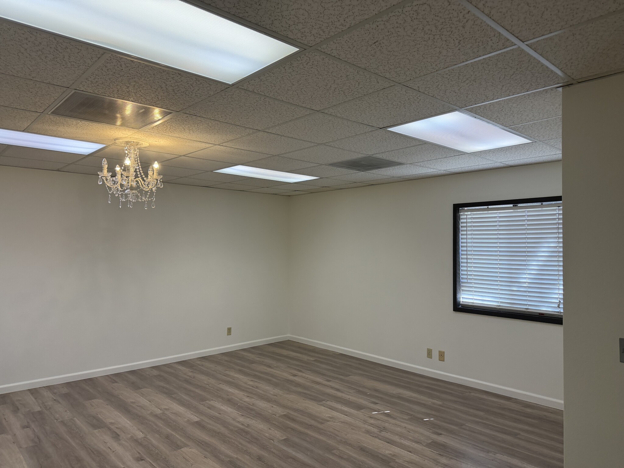 3814 Colorado Blvd, Pasadena, CA for lease Interior Photo- Image 1 of 4