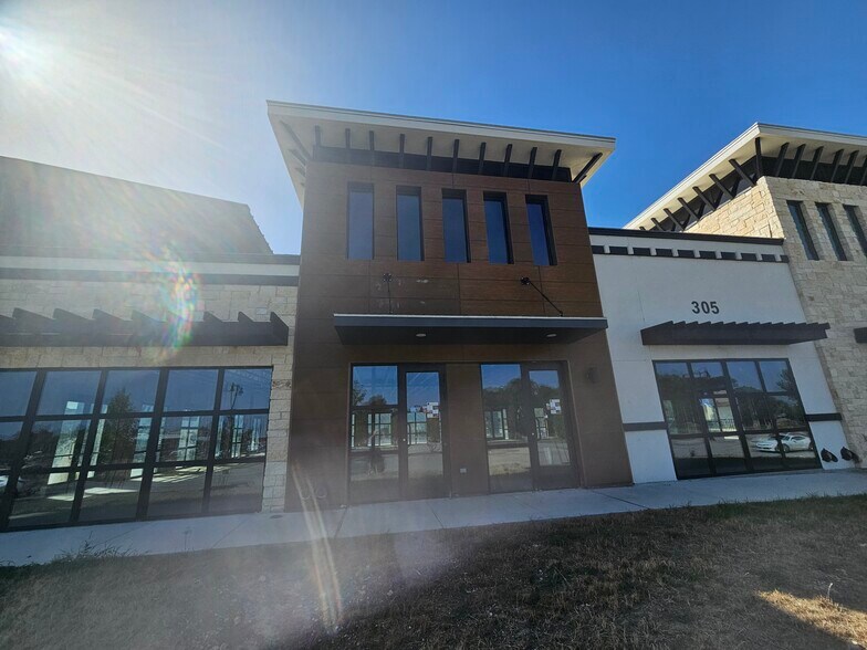 303 E Eldorado Pky, Little Elm, TX à louer - Photo du bâtiment - Image 1 de 7