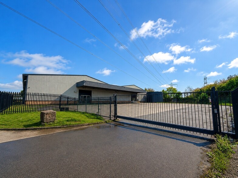 Broadgate, Oldham for lease - Building Photo - Image 3 of 18
