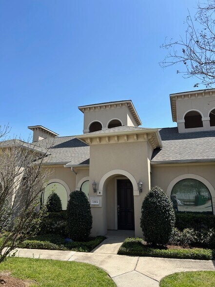 12824 Willow Centre Dr, Houston, TX à vendre - Photo du bâtiment - Image 2 de 97
