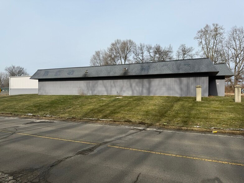 5012 Page Ave, Jackson, MI for lease - Building Photo - Image 3 of 10