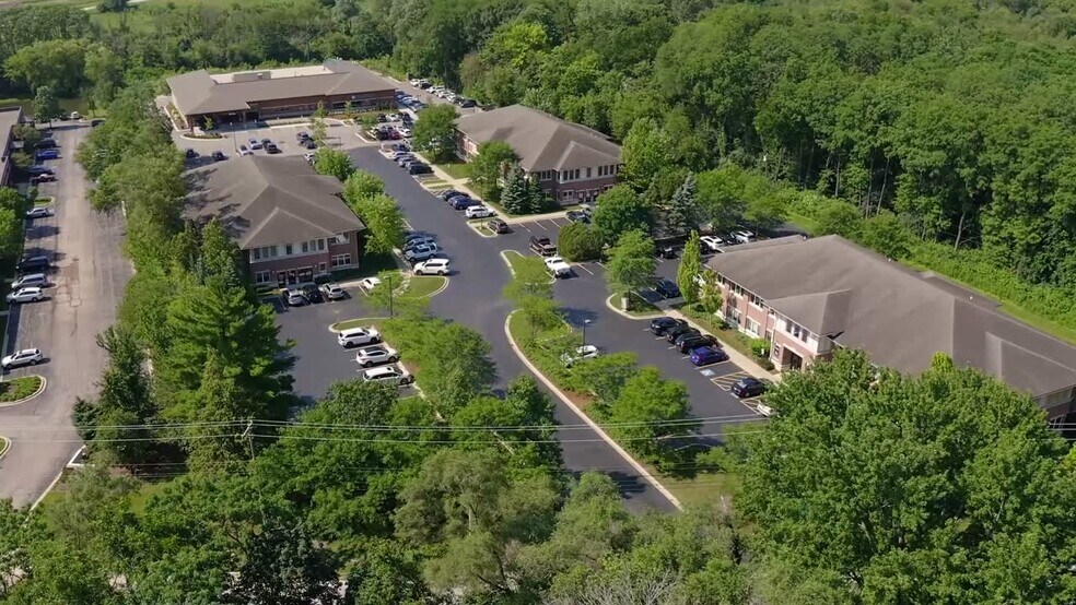 2455 Dean St, St Charles, IL à louer - Vidéo sur l’inscription commerciale - Image 2 de 13