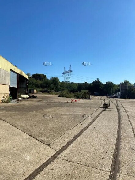 Local d'activités dans Trilport à vendre - Photo du bâtiment - Image 3 de 7