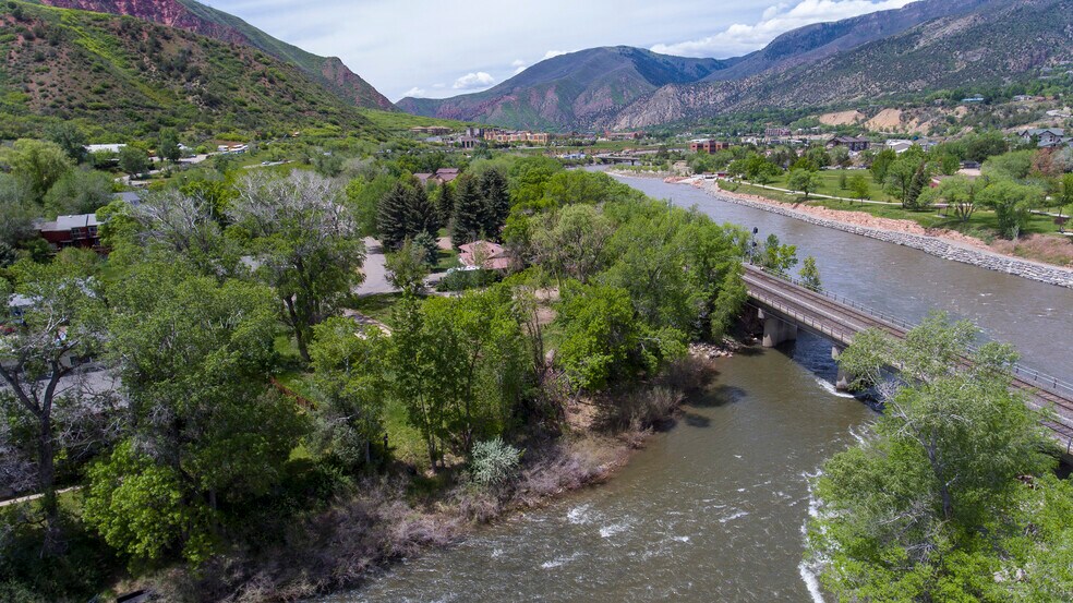 602 Cowdin Dr, Glenwood Springs, CO à vendre - Photo du bâtiment - Image 3 de 4