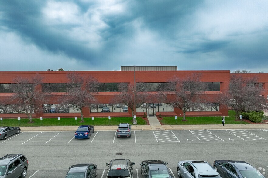 1235 N Mulford Rd, Rockford, IL à louer - Photo du bâtiment - Image 2 de 5