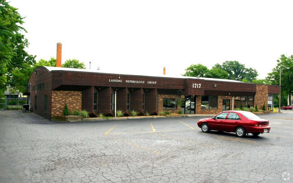 1717 E Michigan Ave, Lansing, MI à vendre - Photo du bâtiment - Image 3 de 3