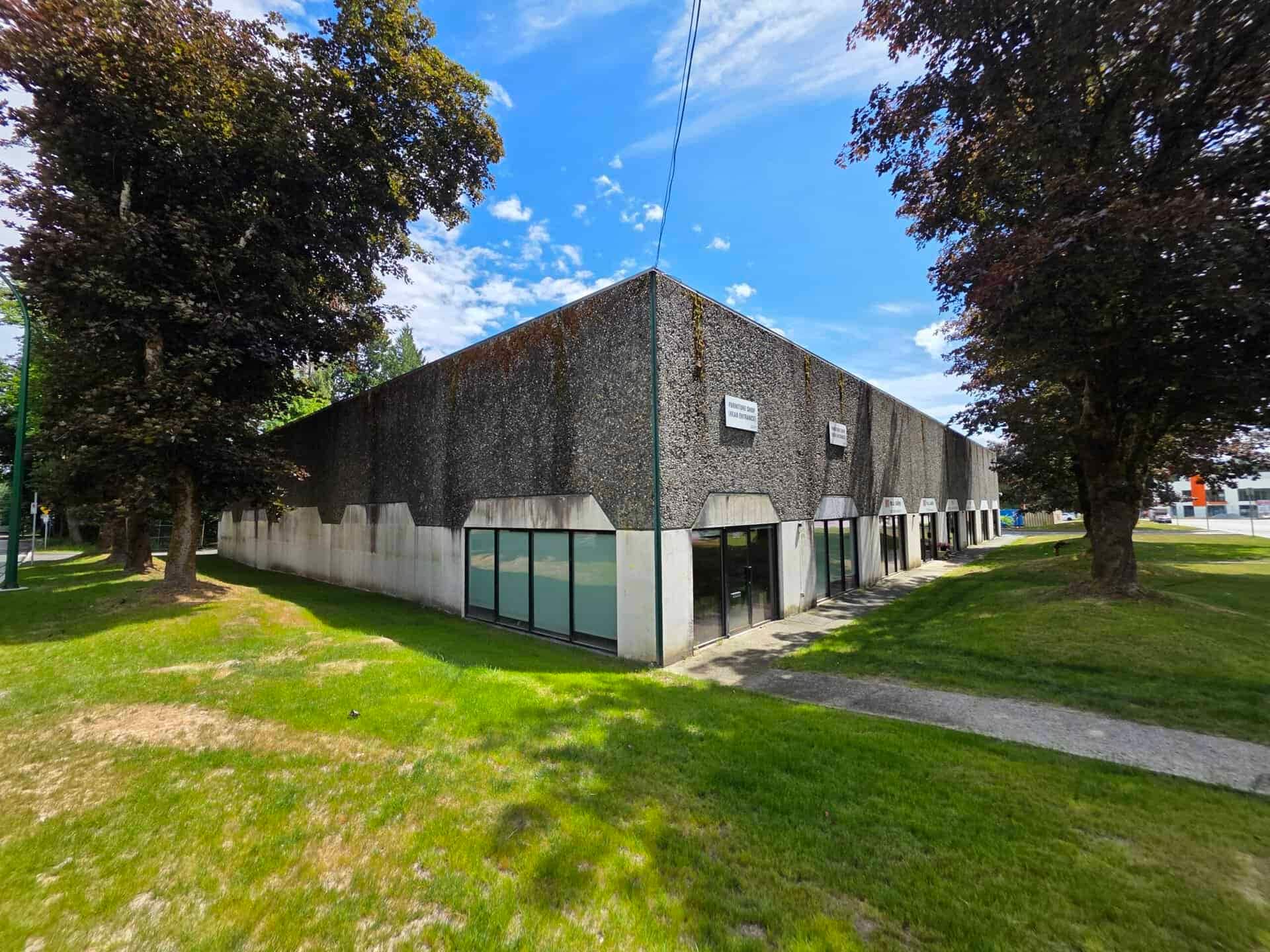 4032 Mcconnell Dr, Burnaby, BC for lease Primary Photo- Image 1 of 6