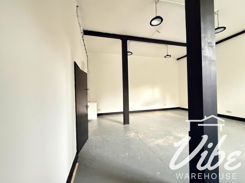 Fountayne Rd, Londres à louer - Photo du bâtiment - Image 2 de 5