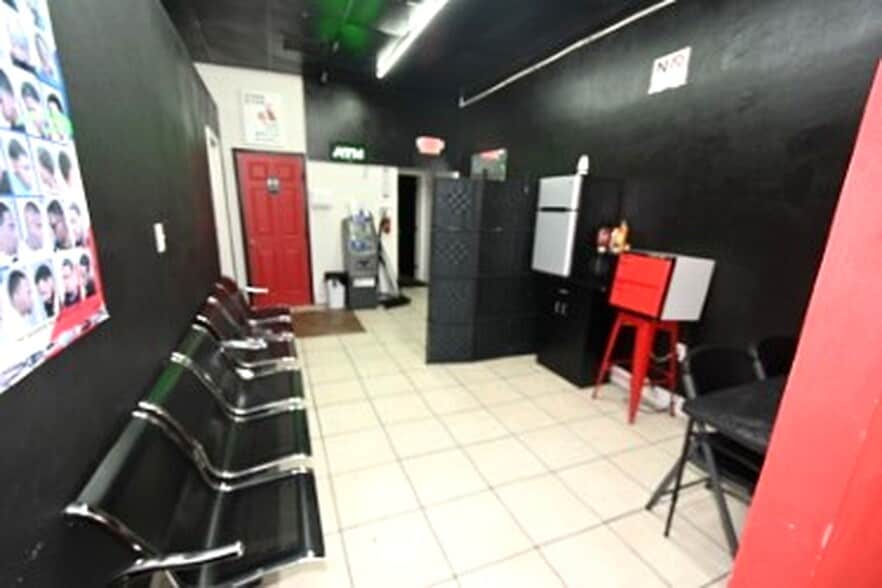 2711 N Pine Hills Rd, Orlando, FL for sale - Building Photo - Image 2 of 16