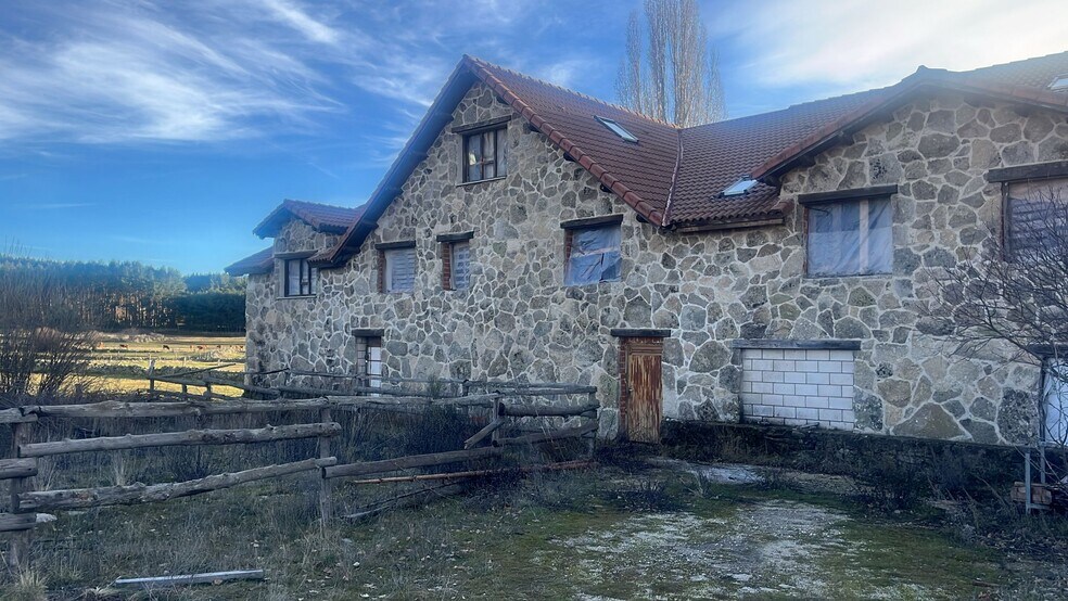 Carretera Venta del Obispo, S/N, Navarredonda de Gredos, Ávila à vendre - Photo du bâtiment - Image 3 de 6