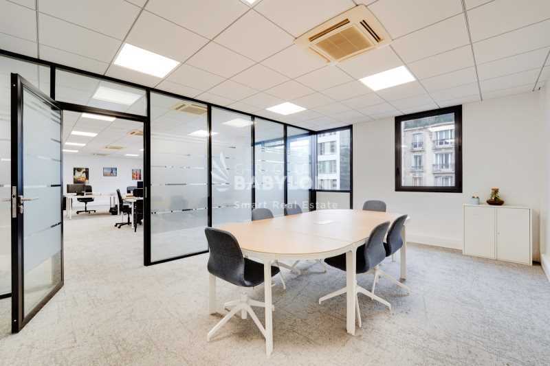 Office in Levallois Perret for lease - Interior Photo - Image 3 of 11