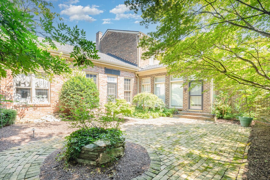 137 3rd Ave N, Franklin, TN à louer - Photo du bâtiment - Image 2 de 25