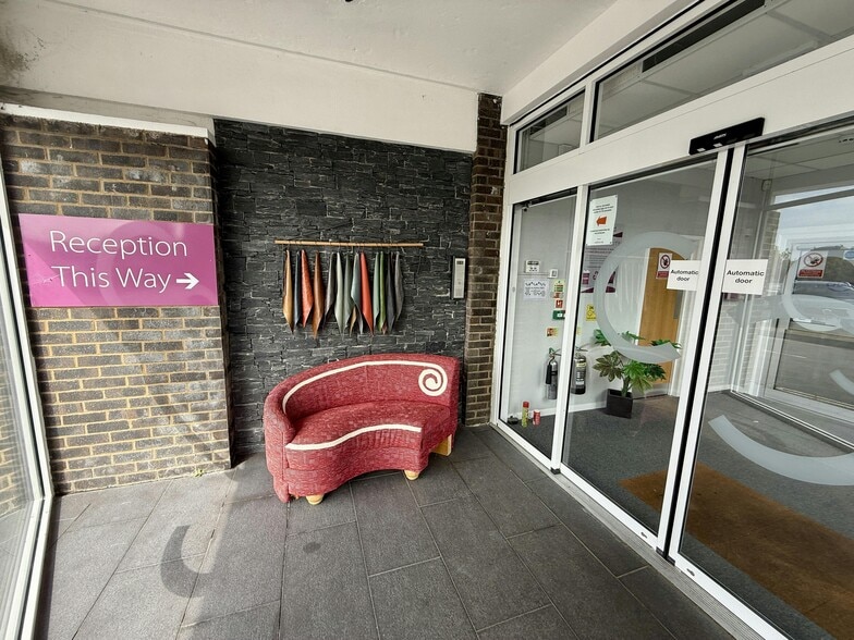 Crow Arch Ln, Ringwood for lease - Building Photo - Image 3 of 15