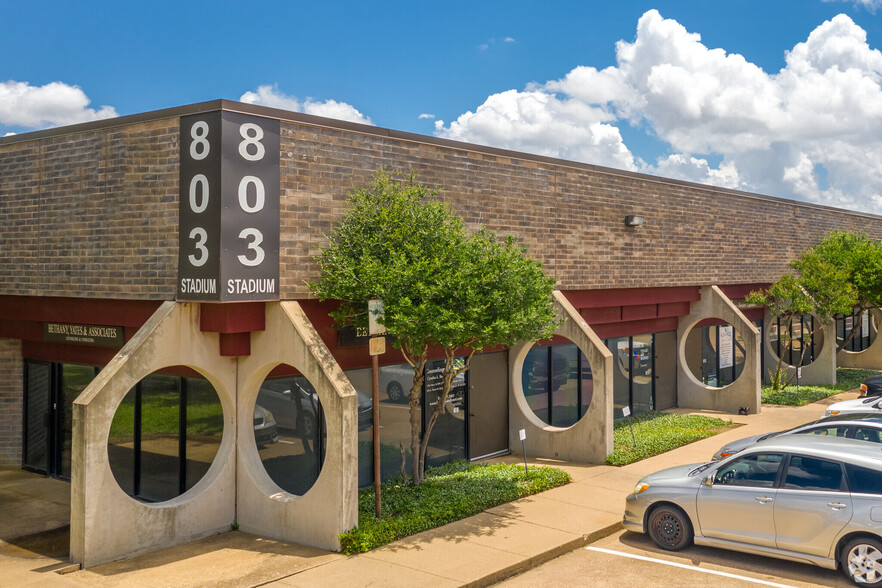 803 Stadium Dr, Arlington, TX for lease - Building Photo - Image 3 of 4