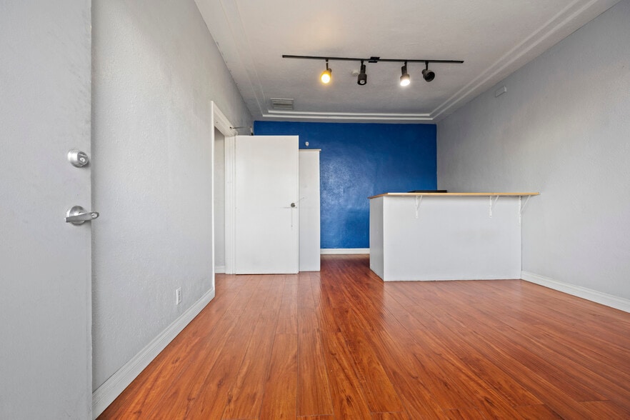 4309 Crenshaw Blvd, Los Angeles, CA à louer - Photo du bâtiment - Image 2 de 9