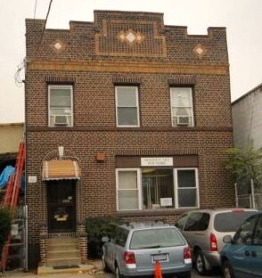 18-64 41st St, Astoria, NY à vendre - Photo principale - Image 2 de 3