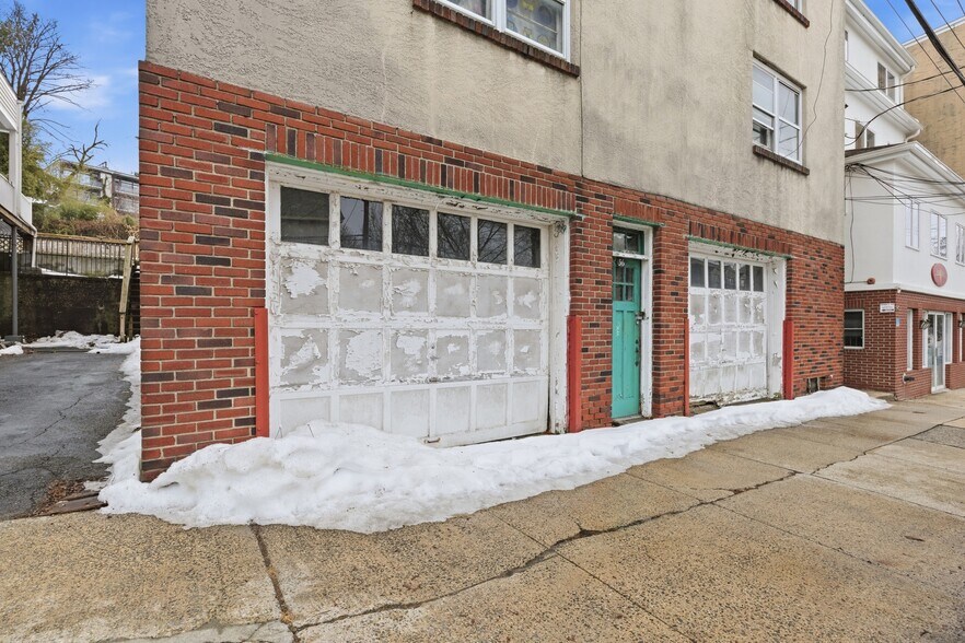 36 Main St, Dobbs Ferry, NY à vendre - Photo du bâtiment - Image 2 de 34