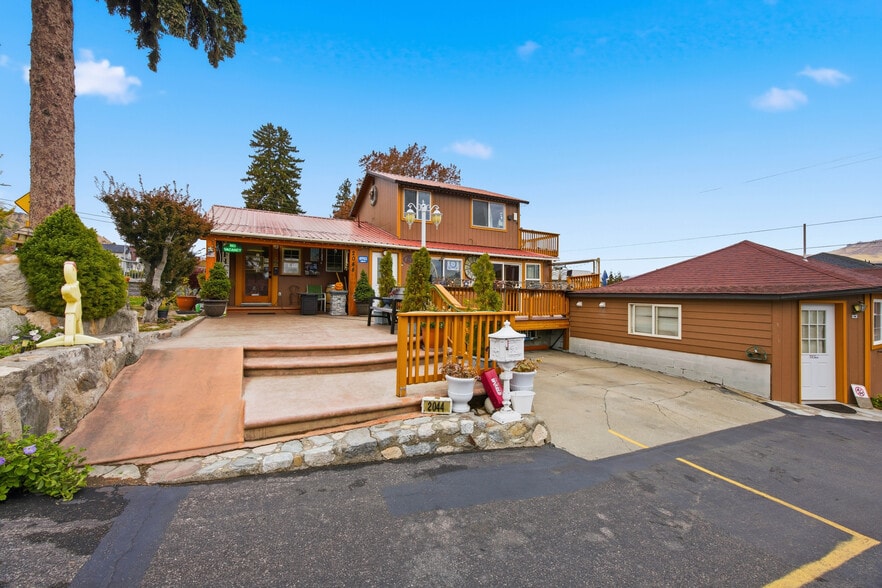2044 W Woodin Ave, Chelan, WA à vendre - Photo du bâtiment - Image 2 de 6