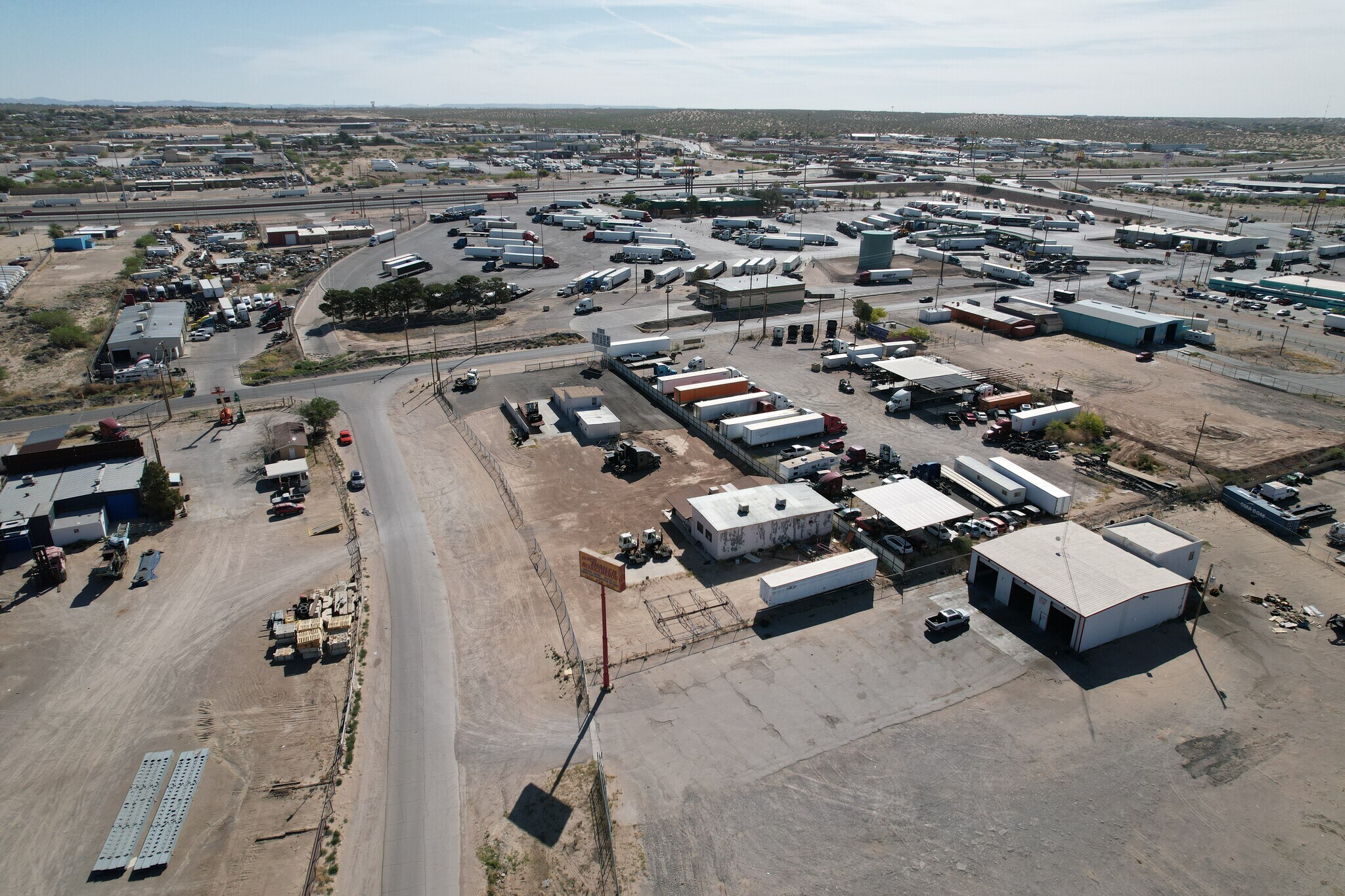 2215 Stockyard Rd, El Paso, TX à louer Photo principale- Image 1 de 8