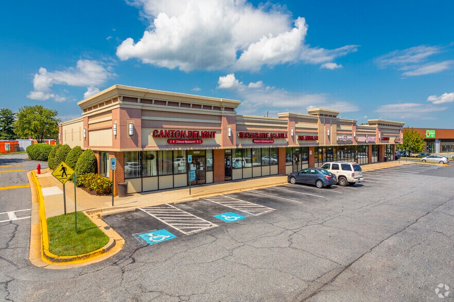 18524-18558 Woodfield Rd, Gaithersburg, MD for lease - Building Photo - Image 1 of 9