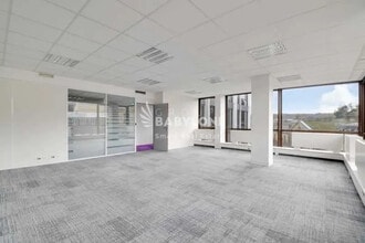 1 Rue Royale, Saint-Cloud for lease Building Photo- Image 2 of 17