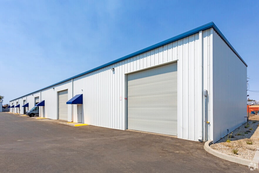 3805 Gilmore Ave, Bakersfield, CA for lease - Building Photo - Image 2 of 15