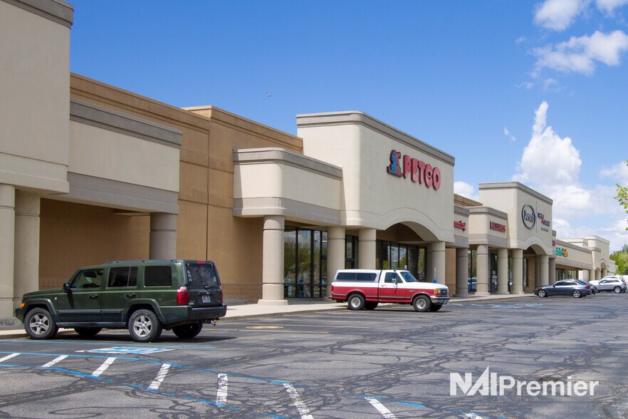 6910 S Redwood Rd, West Jordan, UT à louer - Photo du bâtiment - Image 3 de 8