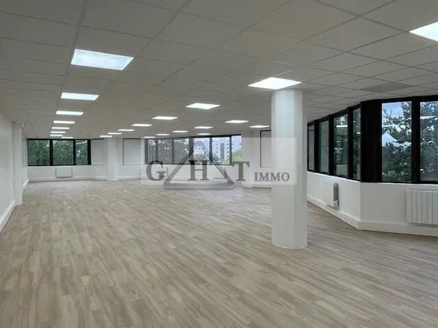 Office in Rosny-sous-Bois for lease Interior Photo- Image 1 of 6