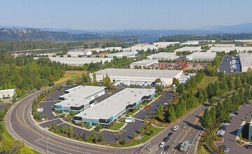 17900 NE Riverside Pkwy, Portland, OR - Aerial  map view